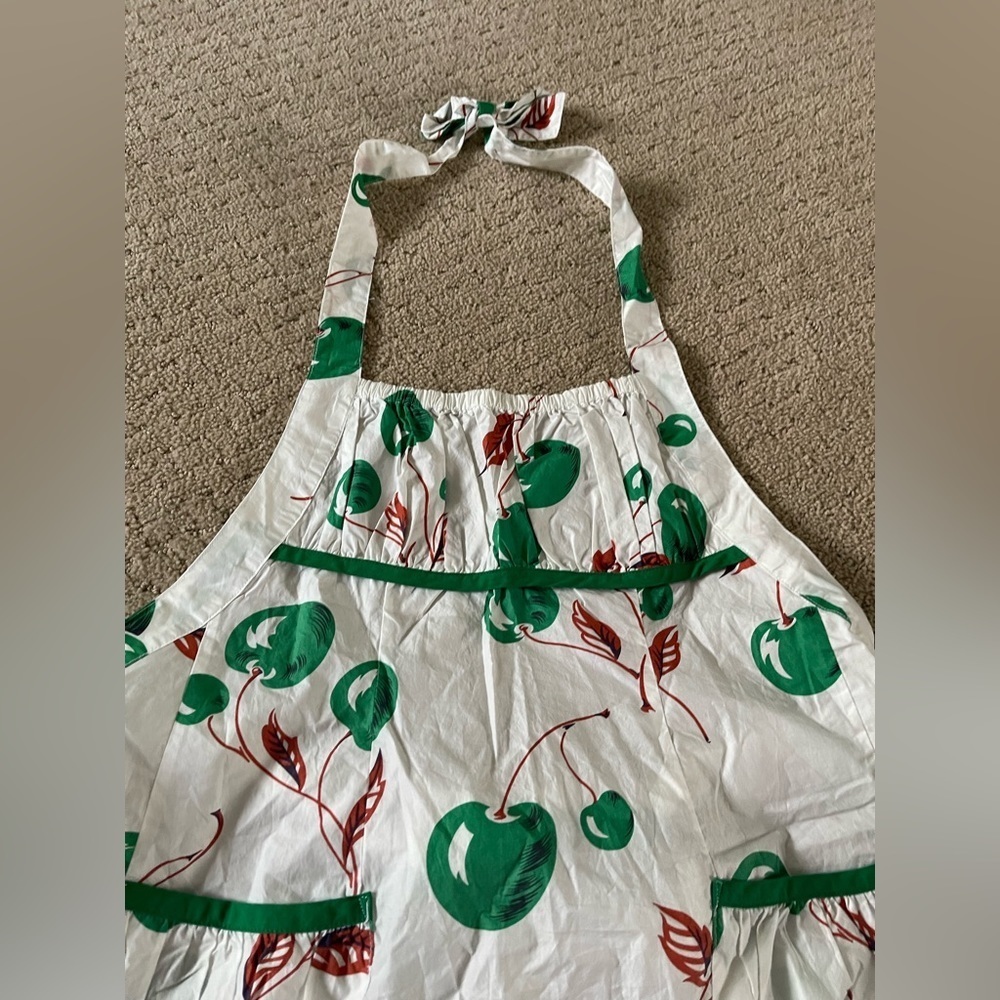 Cabi Green Cherry Apron - Picture 3 of 5